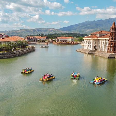 Hotel Las Casas Filipinas De Acuzar à Bagac Extérieur photo