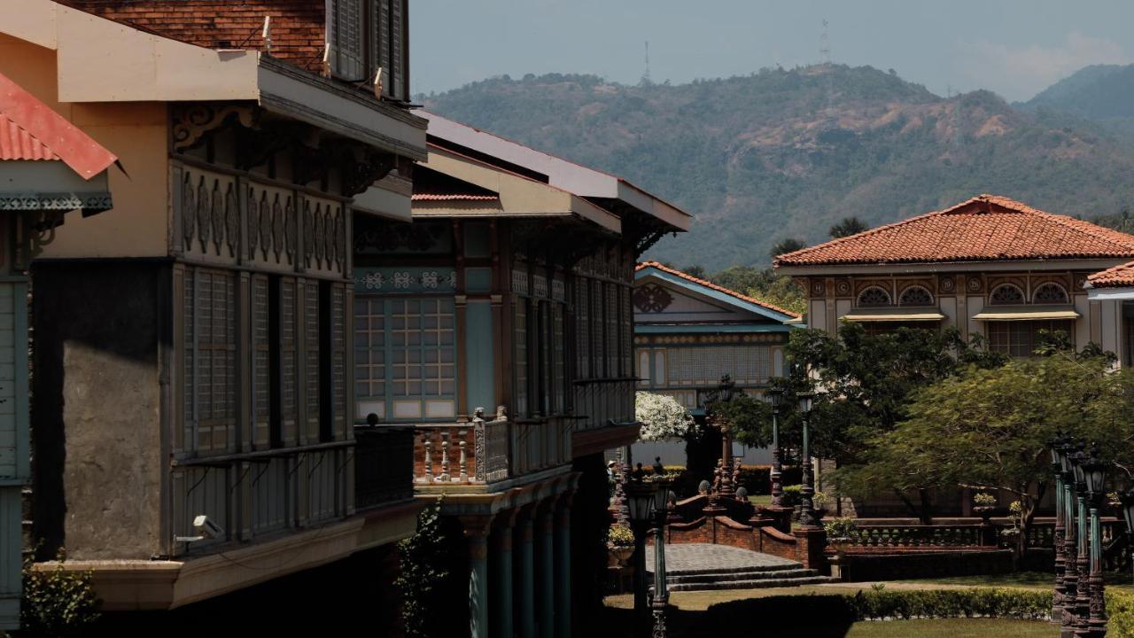 Hotel Las Casas Filipinas De Acuzar à Bagac Extérieur photo