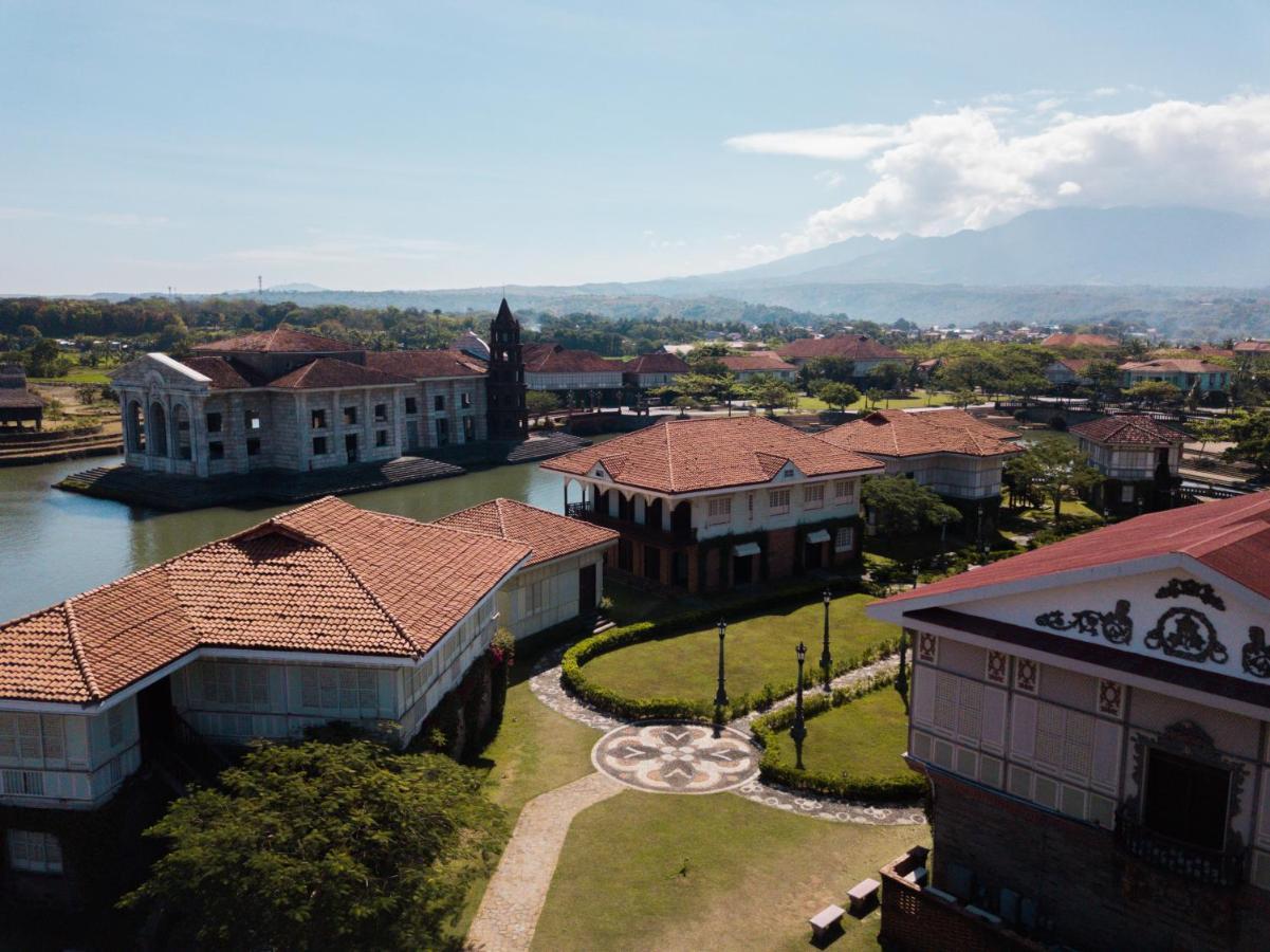 Hotel Las Casas Filipinas De Acuzar à Bagac Extérieur photo