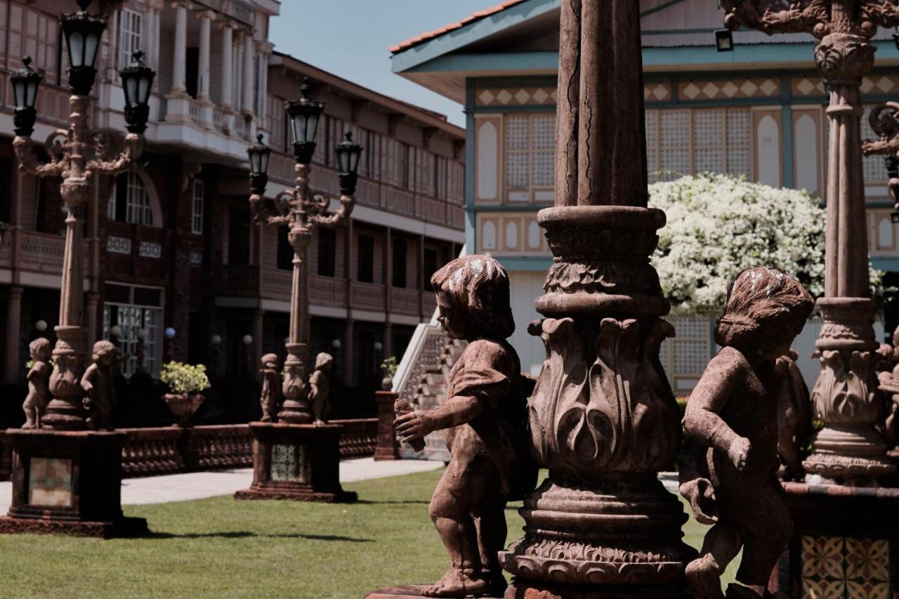 Hotel Las Casas Filipinas De Acuzar à Bagac Extérieur photo