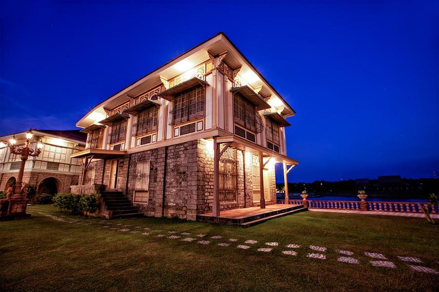 Las Casas Filipinas De Acuzar Bagac Extérieur photo