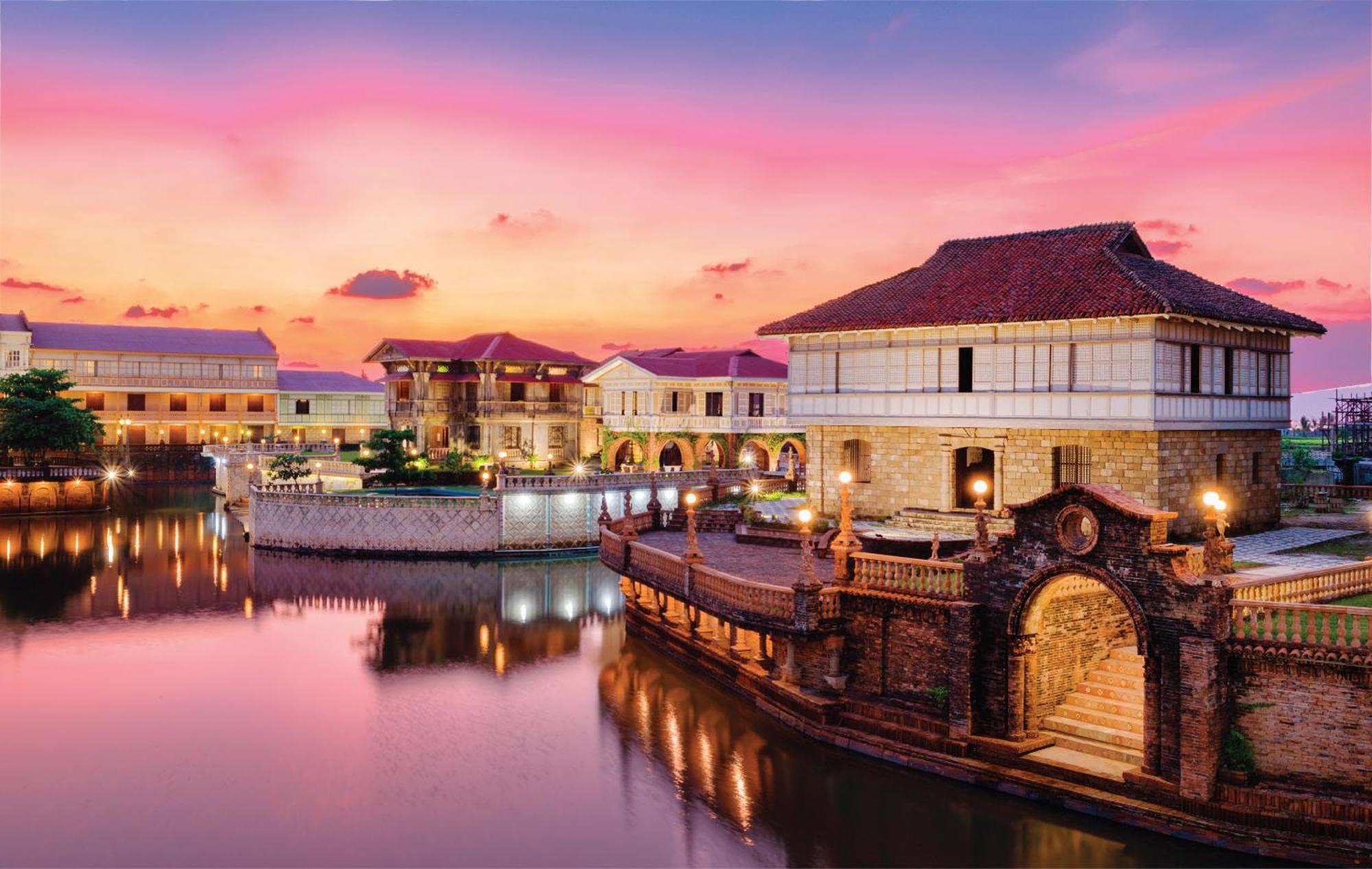 Hotel Las Casas Filipinas De Acuzar à Bagac Extérieur photo