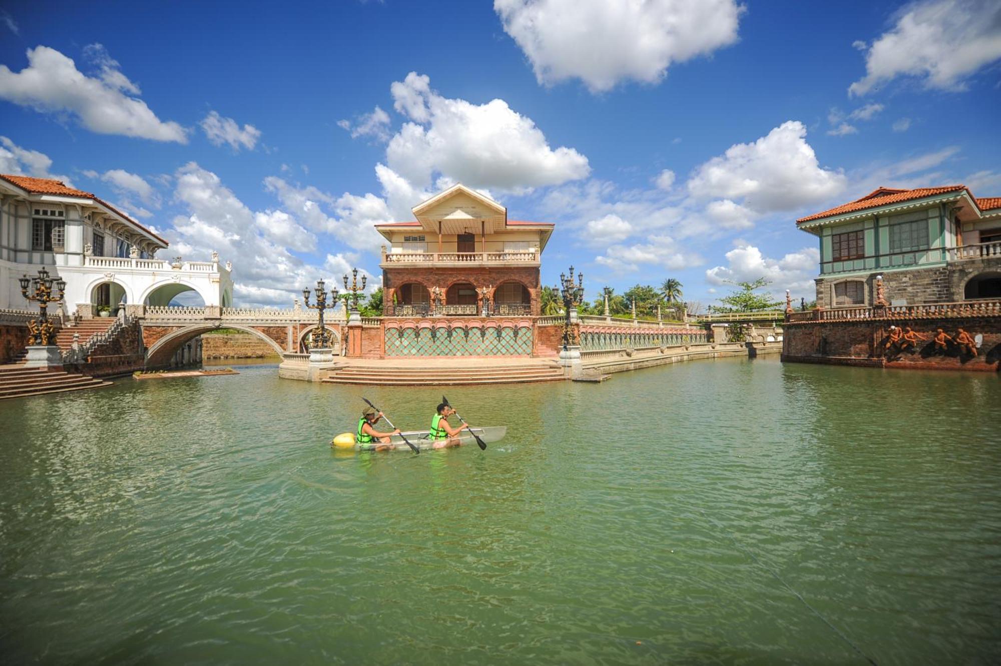 Hotel Las Casas Filipinas De Acuzar à Bagac Extérieur photo