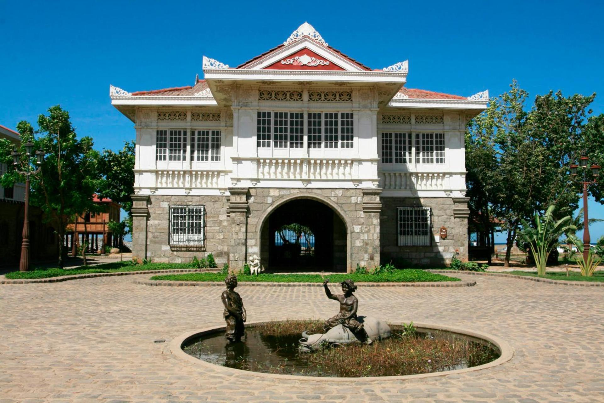 Hotel Las Casas Filipinas De Acuzar à Bagac Extérieur photo