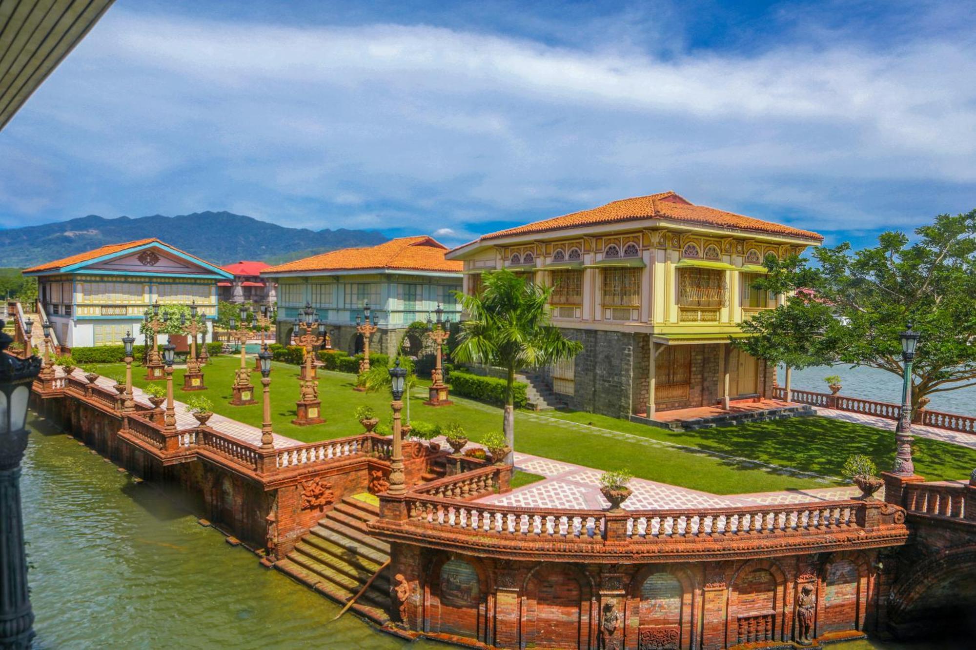 Hotel Las Casas Filipinas De Acuzar à Bagac Extérieur photo