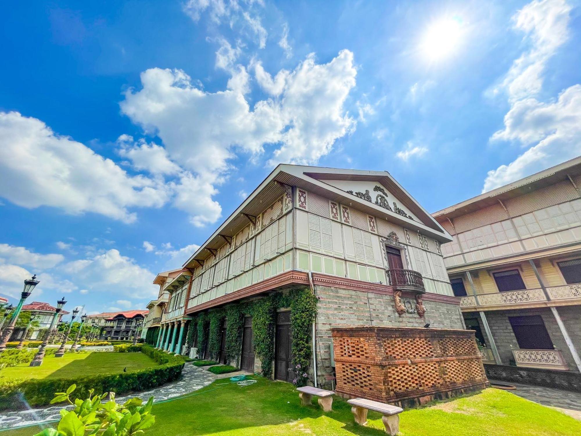 Hotel Las Casas Filipinas De Acuzar à Bagac Extérieur photo