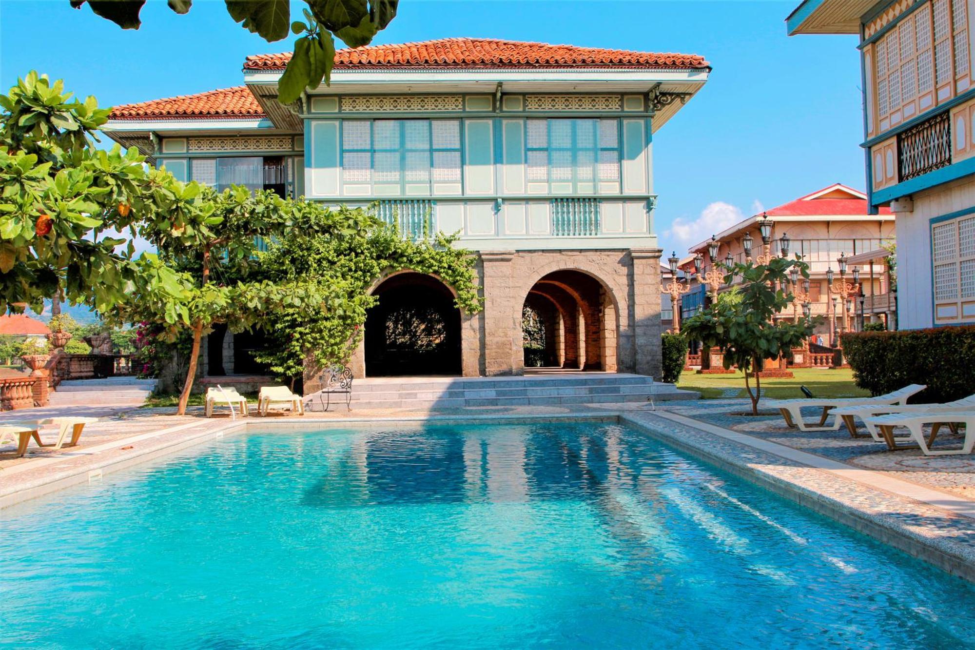 Las Casas Filipinas De Acuzar Bagac Extérieur photo