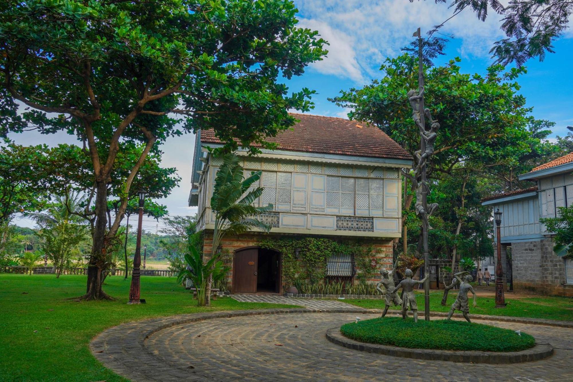 Hotel Las Casas Filipinas De Acuzar à Bagac Extérieur photo