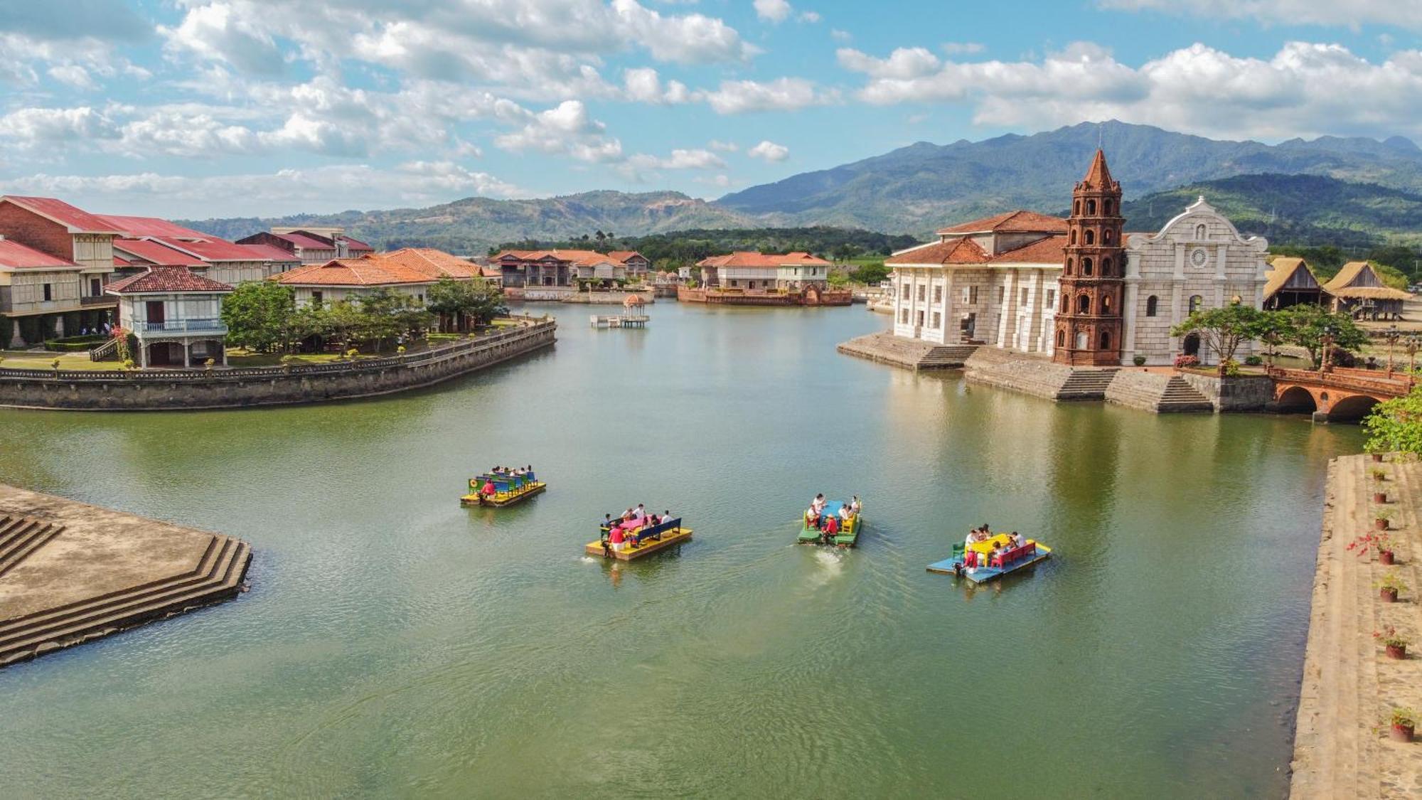 Hotel Las Casas Filipinas De Acuzar à Bagac Extérieur photo