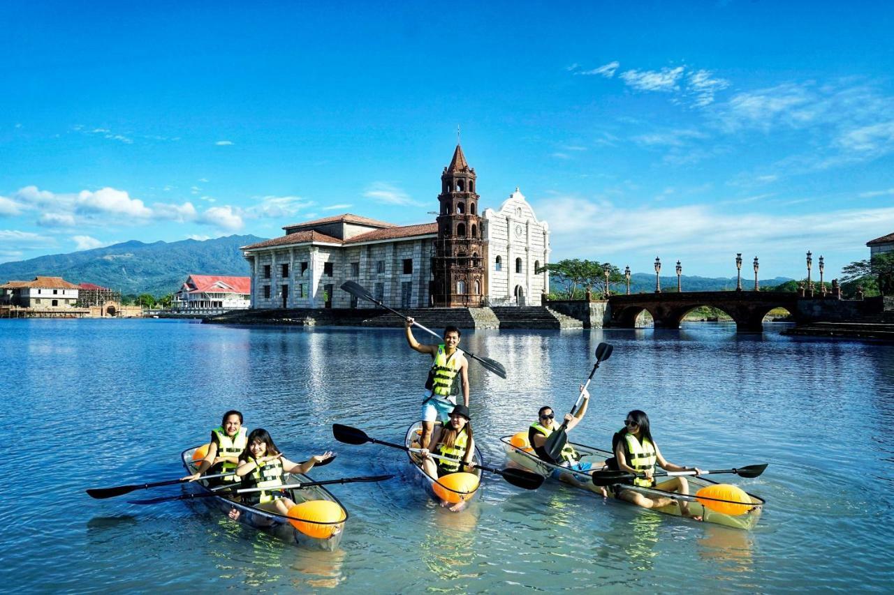 Hotel Las Casas Filipinas De Acuzar à Bagac Extérieur photo