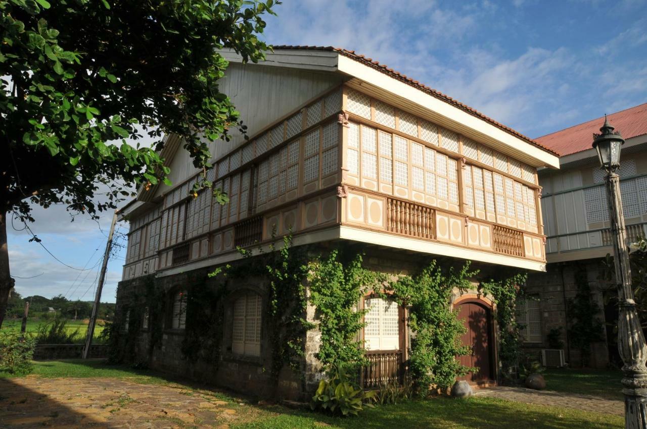 Hotel Las Casas Filipinas De Acuzar à Bagac Extérieur photo